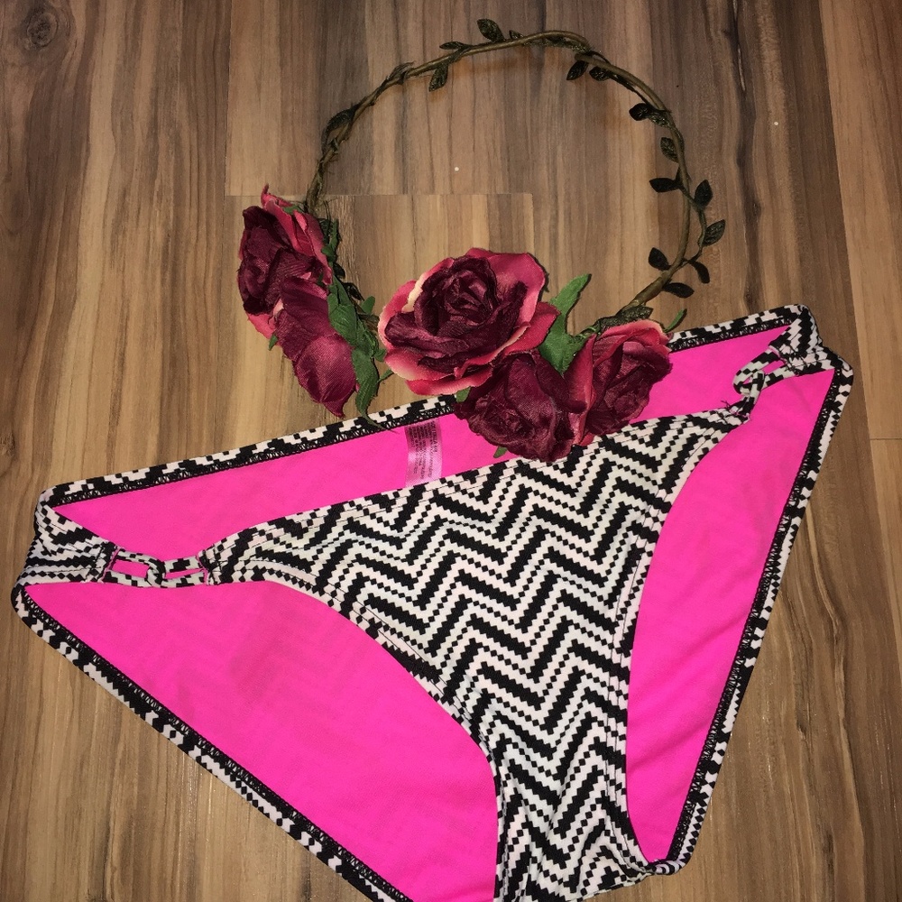 Symmetrical print bottoms